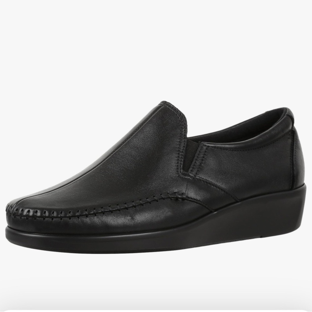 SAS ladies black comfort shoe.  Size 7W3